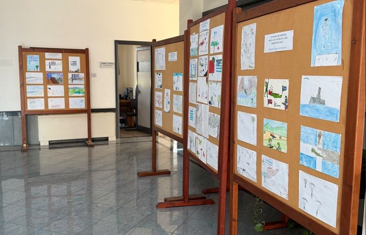 Έκθεση μαθητικών ζωγραφιών για την 85η Επέτειο της Μάχης της Κρήτης στο Δημαρχείο Πλατανιά
