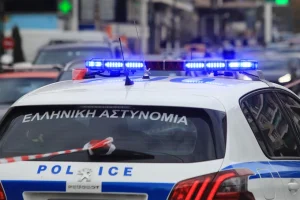Σαρωτική επιχείρηση της ΕΛ.ΑΣ. σε Θεσσαλονίκη και Μύκονο για κύκλωμα με ναρκωτικά, όπλα, ληστείες και ξυλοδαρμούς
