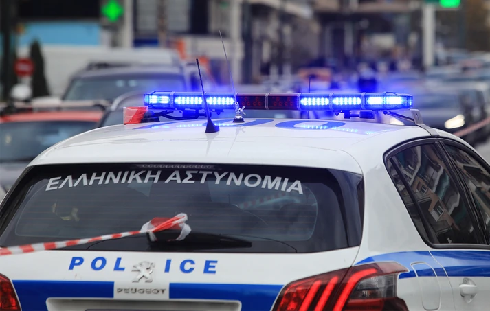 Σαρωτική επιχείρηση της ΕΛ.ΑΣ. σε Θεσσαλονίκη και Μύκονο για κύκλωμα με ναρκωτικά, όπλα, ληστείες και ξυλοδαρμούς