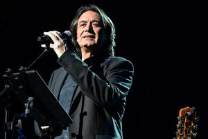 Ο μικρός Θανάσης που «έκλεψε» την παράσταση σε συναυλία του Γιάννη Κότσιρα