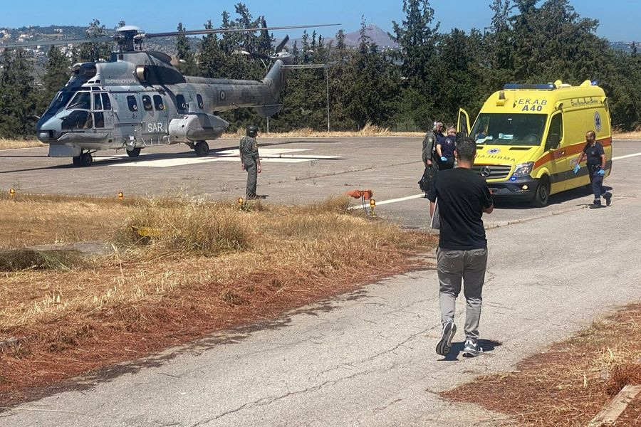 Καρέ καρέ η αεροδιακομιδή 40 χρόνου ναυτικού στο νοσοκομείο Χανίων