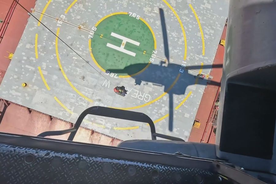Νέο εντυπωσιακό βίντεο από την αεροδιακομιδή ναυτικού με Super Puma νότια της Γαύδου