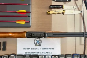 Αίγιο: Η ανακοίνωση της ΕΛΑΣ για την σύλληψη του Τζέιμς Δαλαμάγκα – Είχε στο σπίτι του βαλλίστρα και 13 κινητά