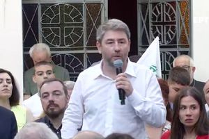 Ανδρουλάκης από Καλέσα: “Εμείς μαζί κι αυτοί με τη διαπλοκή” – Αυτόνομο το ΠΑΣΟΚ στις εκλογές και βολές σε Ν.Δ και ΕΛ.Α.Σ για παιχνίδια παρασκηνίου