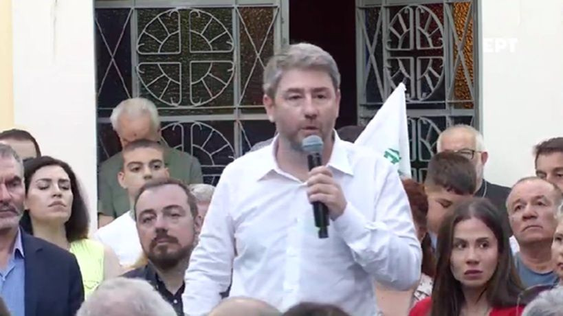 Ανδρουλάκης από Καλέσα: “Εμείς μαζί κι αυτοί με τη διαπλοκή” – Αυτόνομο το ΠΑΣΟΚ στις εκλογές και βολές σε Ν.Δ και ΕΛ.Α.Σ για παιχνίδια παρασκηνίου