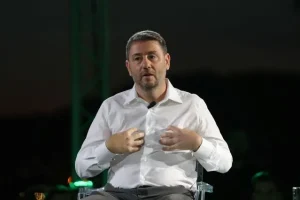 Νίκος Ανδρουλάκης: «Κανένας νέος δεν πρέπει να πληρώνει για να πάει στη σχολή, στη δουλειά ή να βγει στην πόλη του»