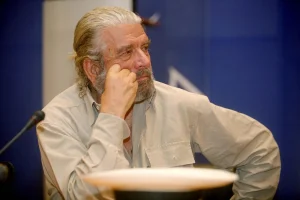 Ποιος ήταν ο σπουδαίος Άγγελος Αντωνόπουλος – Οι θρυλικοί ρόλοι, η καριέρα και η ήρεμη ζωή στην Κάρυστο