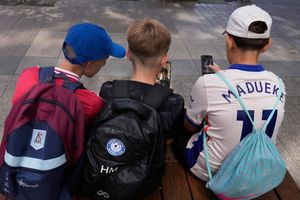 Τσεχία: Η κυβέρνηση σχεδιάζει να απαγορεύσει τα κινητά τηλέφωνα στα σχολεία από το 2027
