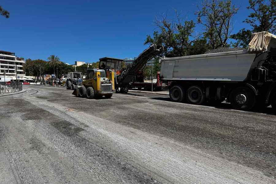 Ξεκίνησαν οι εργασίες φρεζαρίσματος στη λεωφόρο Δημοκρατίας