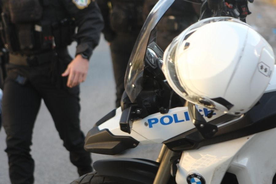 Πρώην ποδοσφαιριστής σε κύκλωμα διακίνησης κοκαΐνης στην Αθήνα, συνελήφθη αστυνομικός, κατηγορείται και ειδικός φρουρός