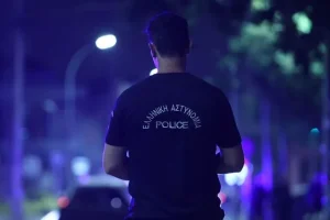 Συνελήφθη αξιωματικός του Α.Τ. Ασπροπύργου γιατί άσκησε βία σε κρατούμενο