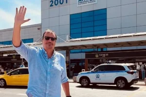Ο Αταμάν είπε αντίο στην Ελλάδα από το αεροδρόμιο: «Ευχαριστώ τον αδερφό ελληνικό λαό για την αγάπη και την υποστήριξη»