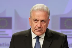 Ο Δημήτρης Αβραμόπουλος ζητά την ακύρωση του ευρωπαϊκού εντάλματος σύλληψης
