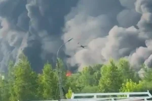Ουκρανική επίθεση με drones σε πετρελαϊκές εγκαταστάσεις στη Ρωσία – Το βίντεο του Ζελένσκι