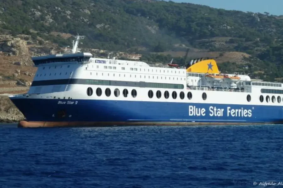 Στο Λαύριο το Blue Star 2 μετά από απειλή για εκρηκτικό μηχανισμό