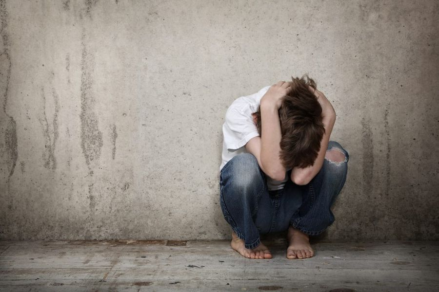 Ανήλικο παιδί βρέθηκε να κλαίει αβοήθητο στο δρόμο, συνελήφθη η μητέρα του