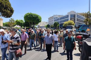 Οι συνταξιούχοι και πάλι στους δρόμους! Παγκρήτιο συλλαλητήριο στα Χανιά (φωτογραφίες)