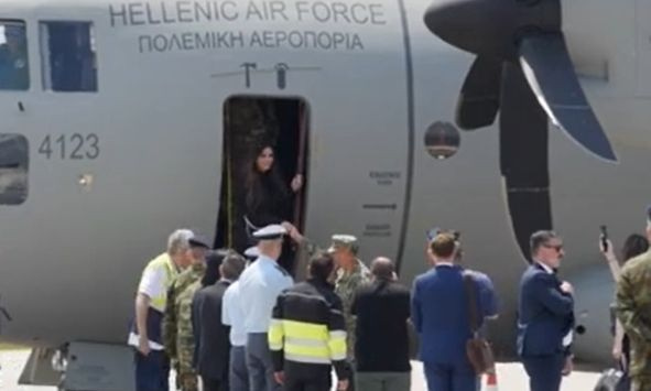 Με αεροσκάφος της πολεμικής αεροπορίας η Κίμπερλι Γκίλφοϊλ στην Αλεξανδρούπολη