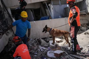 Πως βρίσκουν τους ζωντανούς κάτω από τα χαλάσματα στη Βενεζουέλα – Η τεχνολογία στη μάχη για ένα θαύμα