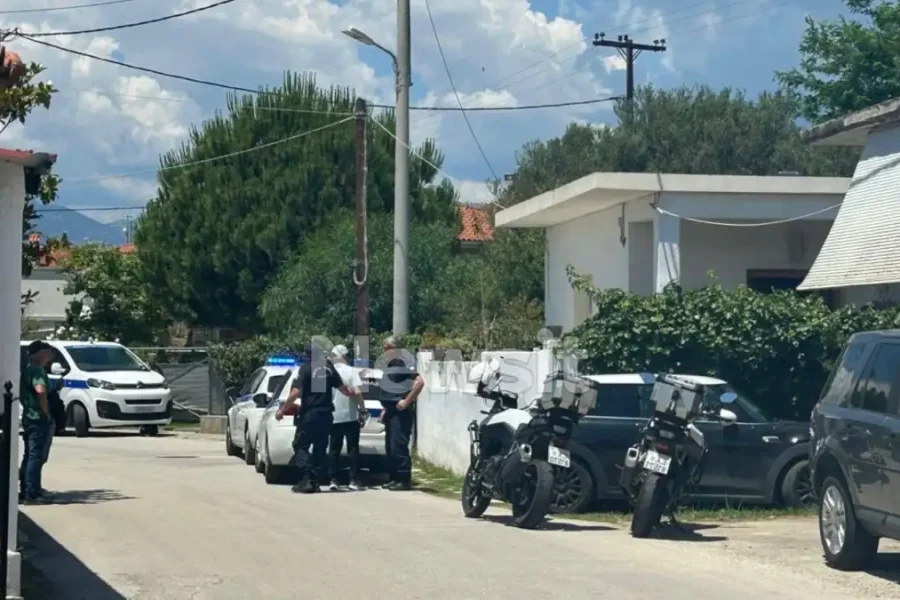 Θρίλερ στην Αιγιάλεια: Μητέρα και γιος βρέθηκαν νεκροί μέσα σε λίμνη αίματος με τραύματα από μαχαίρι – Ανακρίνεται 65χρονος