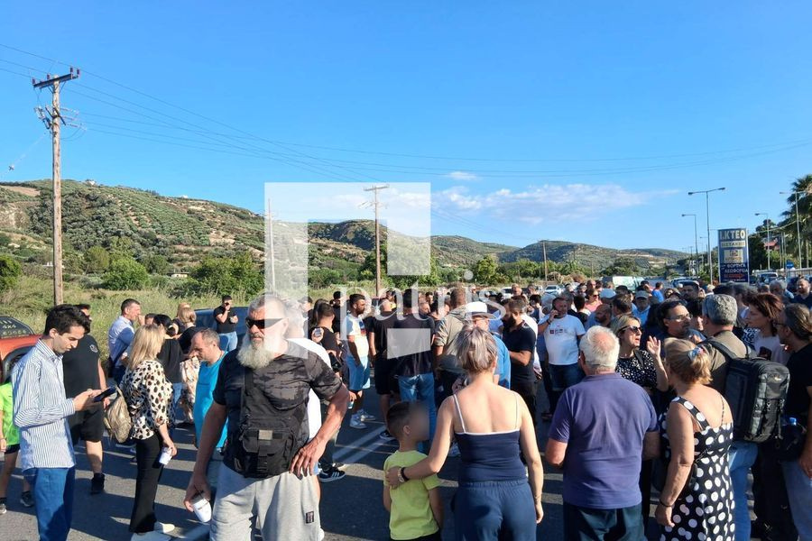 (ΦΩΤΟ – ΒΙΝΤΕΟ) Ξεσηκωμός για τη δομή μεταναστών: Άναψε “φωτιές” η απόφαση Πλεύρη για τις αποθήκες Σκουλούδη – Για τρίτη μέρα θα κλείσει ο δρόμος το απόγευμα