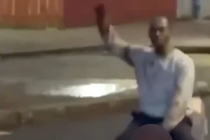 Προφυλακίστηκε ο 30χρονος Σουδανός που κατηγορείται για την επίθεση με μαχαίρι στο Μπέλφαστ