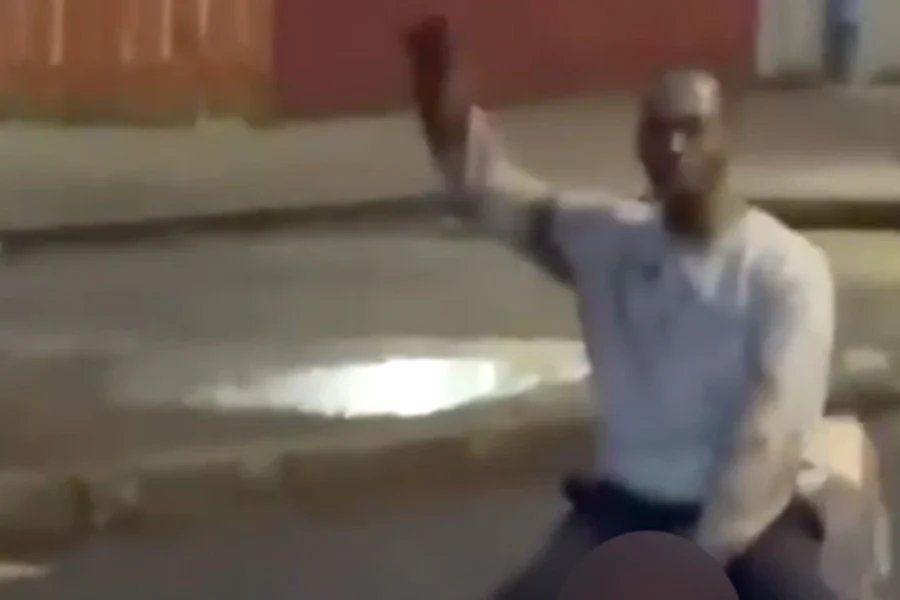 Προφυλακίστηκε ο 30χρονος Σουδανός που κατηγορείται για την επίθεση με μαχαίρι στο Μπέλφαστ