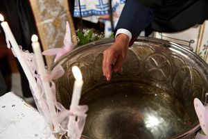 Χαμός σε βάφτιση στο Ηράκλειο: Ιερέας έδιωξε τους νονούς και σταμάτησε το μυστήριο