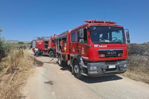 Άμεση επέμβαση της Πυροσβεστικής σε φωτιά στα Καθιανά Ακρωτηρίου – Πρόλαβαν την εξάπλωση