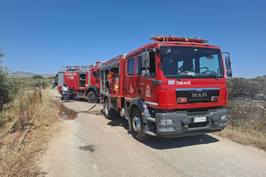 Άμεση επέμβαση της Πυροσβεστικής σε φωτιά στα Καθιανά Ακρωτηρίου – Πρόλαβαν την εξάπλωση
