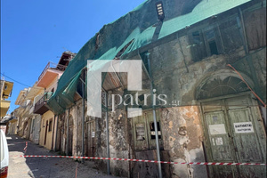 Κατέρρευσε το παλιό Ειρηνοδικείο μπροστά στα μάτια τους… – Έπεσε η οροφή και ο τοίχος διατηρητέου στο Καστέλι (pics)