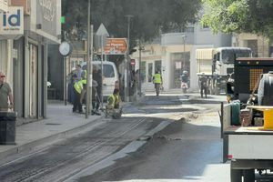 (ΦΩΤΟ) Σε εξέλιξη οι εργασίες ασφαλτόστρωσης στο κέντρο του Ηρακλείου