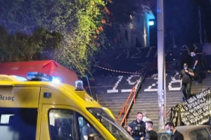 Δολοφονία στα Εξάρχεια: Ο δράστης εξαφανίστηκε προς τον Στρέφη, συγκλονιστική εικόνα με τον σκύλο του θύματος