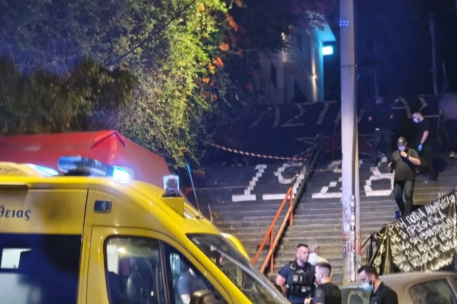 Δολοφονία στα Εξάρχεια: Ο δράστης εξαφανίστηκε προς τον Στρέφη, συγκλονιστική εικόνα με τον σκύλο του θύματος