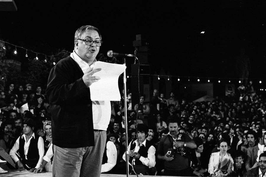 «Κύριε Χατζιδάκι, είστε Κρητικός;» «Ναι, είμαι Κρητικός»