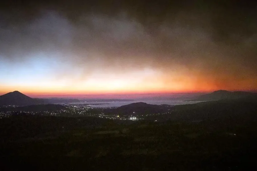 Φωτιές στην Εύβοια από κεραυνούς, στη μάχη ισχυρές δυνάμεις της πυροσβεστικής