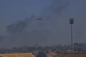 Φωτιά στα Σπάτα, κοντά στο Αεροδρόμιο «Ελ. Βενιζέλος»: Μήνυμα του 112 – Σηκώθηκαν 5 εναέρια μέσα