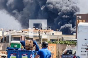 Μεγάλη φωτιά στο Ηράκλειο: Καίγονται σπίτια και αποθήκες και οι κάτοικοι για τρίτη ημέρα δεν έχουν…νερό!