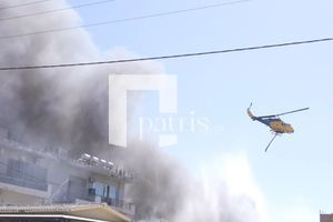 Φωτιά στον Άη – Γιάννη τον Χωστό: Έπεσε ξύλο την ώρα που οι φλόγες έκαιγαν σπίτια (vid)