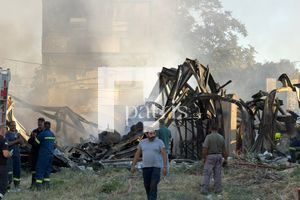 Φωτιά στο Ηράκλειο: Στάχτη και αποκαΐδια έγινε η αποθήκη στον Άη Γιάννη τον Χωστό – Δείτε βίντεο με την καταστροφή (vid, pics)