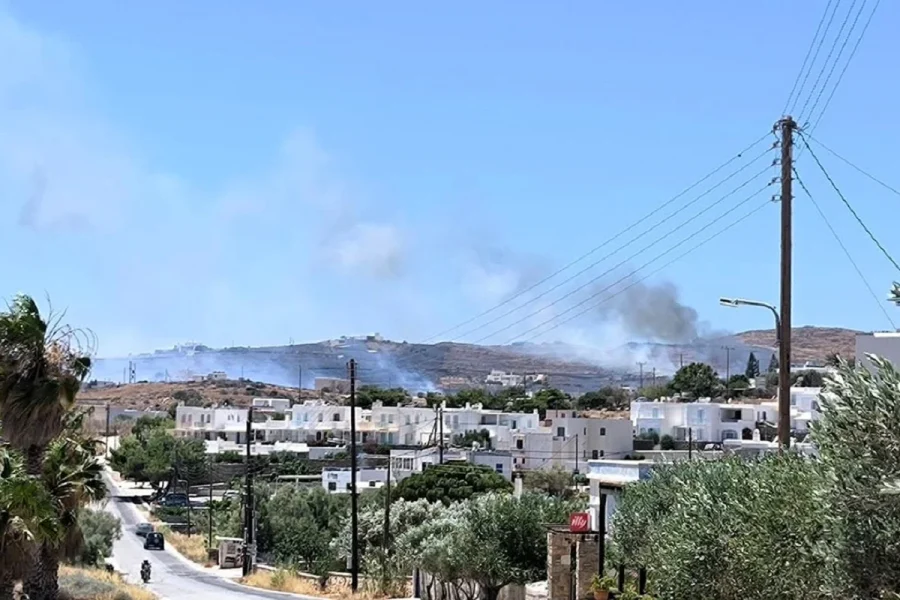 Φωτιά στη Σύρο – Μήνυμα από το 112 για εκκένωση οικισμού
