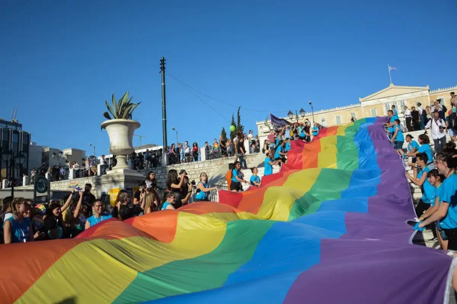 Η ΣΤΑΣΥ αρνήθηκε να βάλει αφίσες του Athens Pride στο Μετρό
