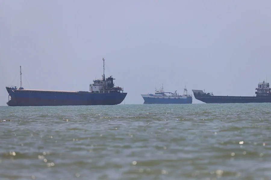 Το Ιράν κλείνει ξανά τα Στενά του Ορμούζ: «ΗΠΑ και Ισραήλ παραβίασαν την κατάπαυση του πυρός» λέει η Τεχεράνη