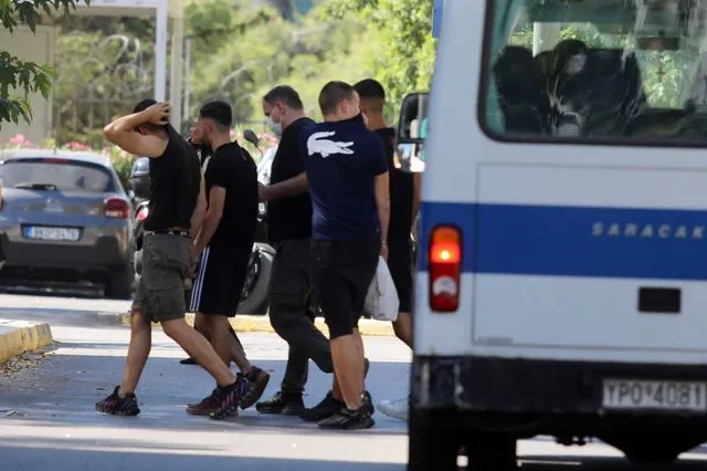 Καλλιθέα: Στην φυλακή τρεις κατηγορούμενοι – “Τα ρίχνουν” στον νεκρό 15χρονο