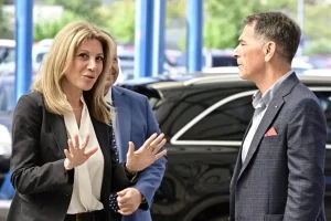 Καρυστιανού: Σε επιτυχημένο γιατρό, στέλεχος της «Ελπίδας για τη Δημοκρατία», ανήκει το θηριώδες μαύρο τζιπ που μετακινείται