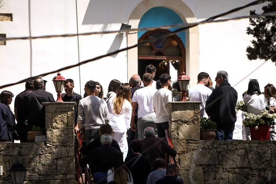 Έγκλημα στην Αμμουδάρα: Εννέα Μητροπολίτες στον τάφο του Νικήστρατου Γεμιστού που εκτελέστηκε στη μέση του δρόμου με έξι σφαίρες