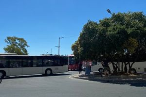 Κυκλοφορικό χάος στο κέντρο του Ηρακλείου – ΙΧ στάθμευσε και έκλεισε το δρόμο