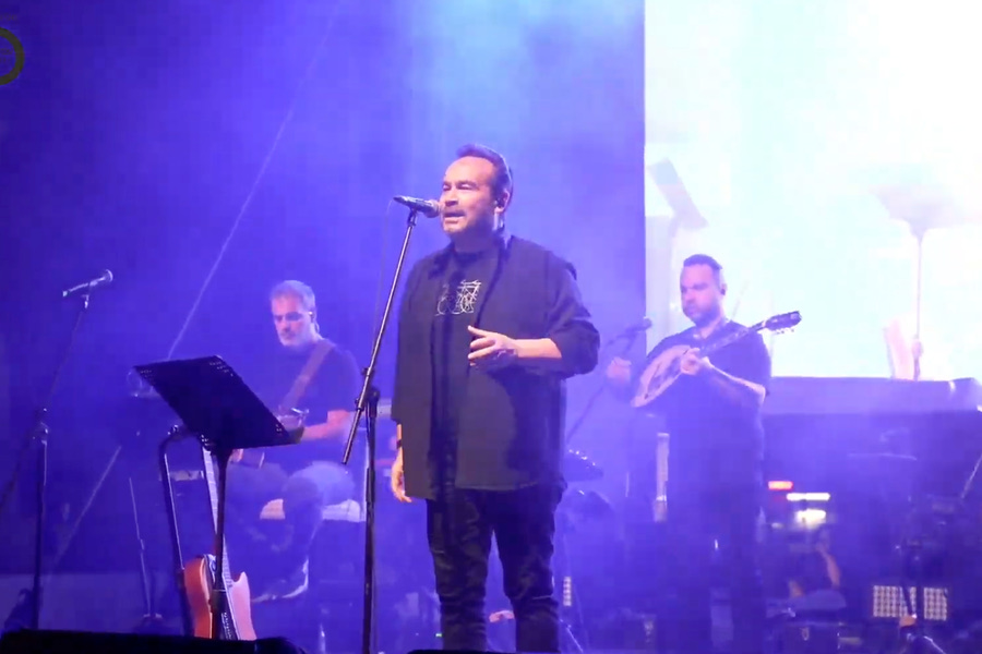 LIVE: 80 χρόνια “Πατρίς”: Ο Κώστας Μακεδόνας ζωντανά από την πλατεία Ελευθερίας στο Ηράκλειο (vid)