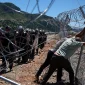 Διαδηλωτές στην Αλβανία γκρέμισαν φράχτες εργοταξίων: Επιμένει η οργή για επενδυτικό σχέδιο