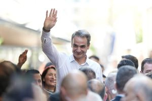 Κυριάκος Μητσοτάκης: Διακοπές στο Μαξίμου, με φουτεράκι οι εκλογές – Η αναφορά στο γάμο του γιου του και η πρόβλεψη για το Μουντιάλ